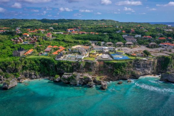 Uluwatu cliff beach hotel